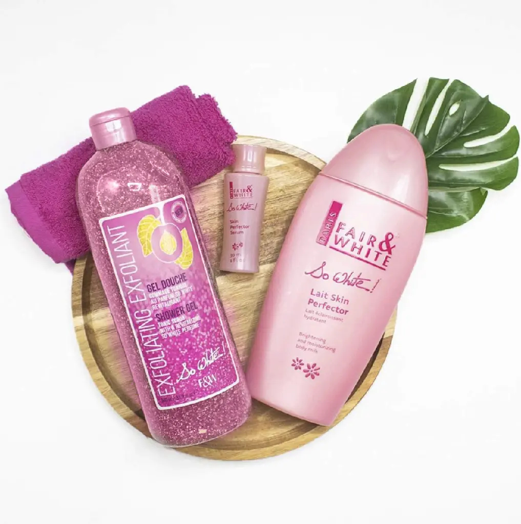 F&W SO WHITE SHOWER GEL TONIC SCRUB 940ML - 03.webp